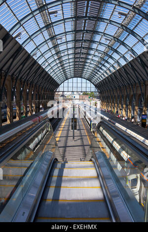 La gare de King's Cross intérieur - Londres, Angleterre Banque D'Images