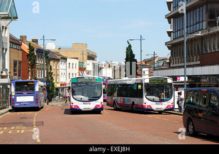 Une vue sur les transports publics dans le centre de la ville de Norwich, Norfolk, Angleterre, Royaume-Uni. Banque D'Images