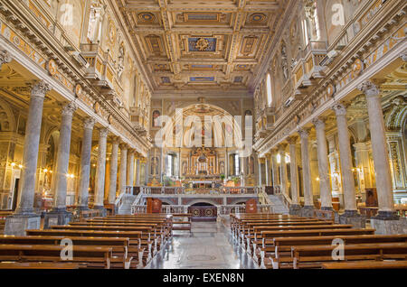 ROME, ITALIE - 26 mars 2015 : La nef de l'église renaissance Chiesa di San Martino ai Monti. Banque D'Images