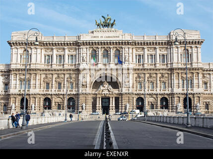 ROME, ITALIE - 27 mars 2015 : La façade de palais de justice - Palazzo di Giustizia. Banque D'Images