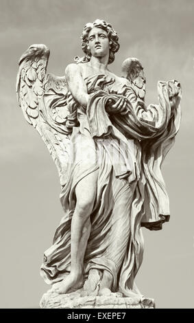 ROME, ITALIE - 27 mars 2015 : Angel avec l'habillement et aux dés, Paolo Naldini (1619-1691) Banque D'Images