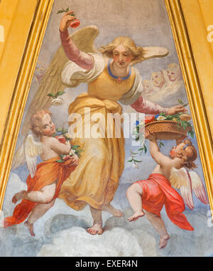 ROME, ITALIE - 26 mars 2015 : la fresque des anges avec les fleurs dans la Basilique di Sant'Agostino Banque D'Images