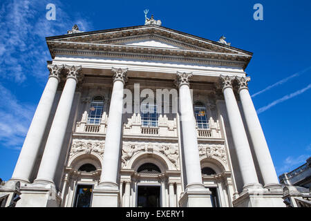 L'impressionnante façade de la galerie d'art Tate Britain à Londres. Banque D'Images