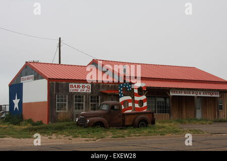 Restaurant barbecue abandonnés par le côté de la route 66 en France Banque D'Images