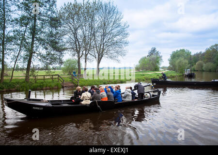 L'Europe, l'ALLEMAGNE, Basse-Saxe, Worpswede, barges historique (anciennement utilisé pour le transport de la tourbe) sur la rivière à Hamme Banque D'Images