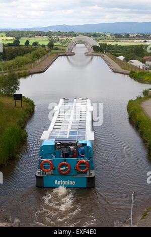 Bateau voyage touristique près de la roue de Falkirk au niveau supérieur, Falkirk, Stirling Banque D'Images