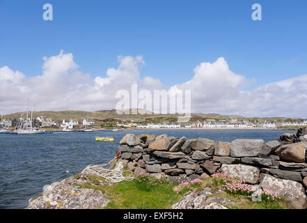 Vue sur port dans Leodamais Bay à Port Ellen, Isle of Islay, Hébrides intérieures, Western Isles, Écosse, Royaume-Uni, Angleterre Banque D'Images
