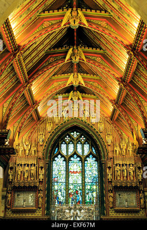 Intérieur de l'église paroissiale de Sandringham, choeur angel, pavillon néo-gothique du début du xxe siècle, Norfolk, Angleterre, Royaume-Uni Banque D'Images