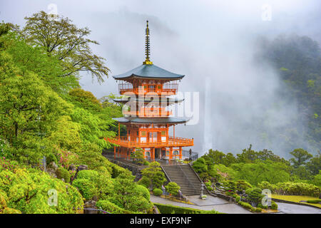 Nachi, le Japon à Seigantoji Pagoda et Nachi tombe. Banque D'Images