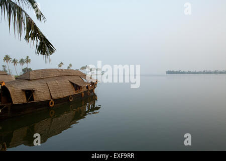 Bateau sur l'eau de riz, Kerala, Inde Banque D'Images