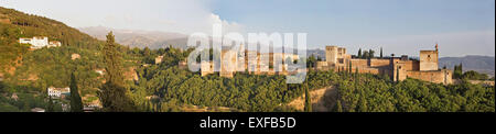 Grenade - le panorama de l'Alhambra et la forteresse complexe. Banque D'Images