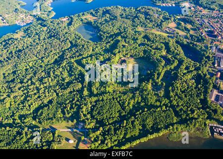 Vue aérienne de stratégiquement situé entre les lacs Niegocin et Kisajno - Boyen fief, Gizycko, Pologne Banque D'Images