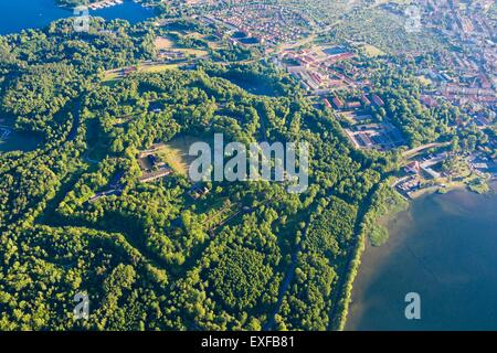 Vue aérienne de stratégiquement situé entre les lacs Niegocin et Kisajno - Boyen fief, Gizycko, Pologne Banque D'Images