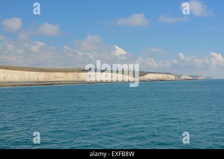 Vue sur les falaises de craie blanche et de Roedean school à Brighton, East Sussex, Angleterre Banque D'Images