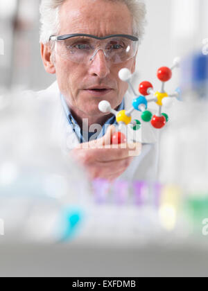 Visualisation scientifique modèle moléculaire d'une formule chimique dans un laboratoire Banque D'Images