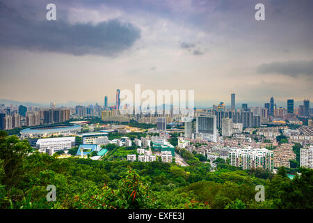 Shenzhen, Chine ville au crépuscule. Banque D'Images
