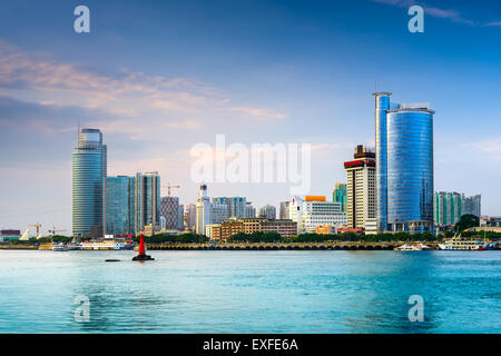 Xiamen, Chine skyline au crépuscule. Banque D'Images