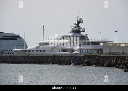 Sochi, Russie. Le 13 juillet, 2015. Le yacht "graceful" du président russe Vladimir Poutine est mooored au port de Sotchi, Russie, 13 juillet 2015. Photo : Marcus Brandt/dpa/Alamy Live News Banque D'Images