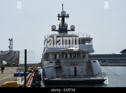 Sochi, Russie. Le 13 juillet, 2015. Le yacht "graceful" du président russe Vladimir Poutine est mooored au port de Sotchi, Russie, 13 juillet 2015. Photo : Marcus Brandt/dpa/Alamy Live News Banque D'Images