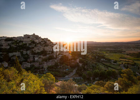 Lever du soleil à Gordes, Vaucluse provence france UE Banque D'Images