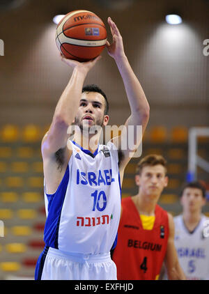 Lignano, Italie. Le 13 juillet, 2015. Orr Leumi (ISR) coups au cours de la FIBA U20 Championnat européen de Baketball les hommes. 13 juillet 2015. photo Simone Ferraro/Alamy Live News Banque D'Images