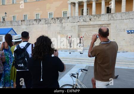 Athènes, Grèce. 01 juillet, 2015. L'industrie touristique est considérée comme un grand atout de l'économie grecque, même au milieu de la crise économique internationale avec les tour-opérateurs grecs anouncing augmentation de la nombre de touriss qui choisissent de passer leurs vacances en Grèce. © George/Panagakis Pacific Press/Alamy Live News Banque D'Images