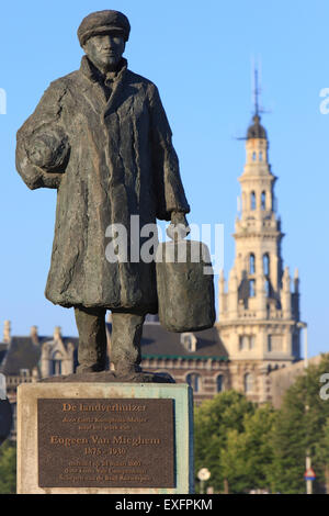 L'émigrant monument situé près de la Red Star Line Museum à Anvers, Belgique Banque D'Images