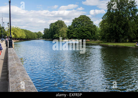 Une campagne magnifique paysage le long des rives de la rivière Great Ouse Banque D'Images