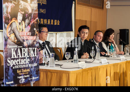 (L à R) Jay (Junichi Sakamoto) Président et chef de la Shochiku Co., Ltd., Somegoro Ichikawa (le 7ème), acteur de Kabuki et Ed Bowers Agent représentant et directeur général de MGM Resorts Japon, LLC, assister à une conférence de presse pour annoncer la ''Japon KABUKI Festival à Las Vegas 2015-2016'' au Club des correspondants étrangers du Japon le 14 juillet 2015, Tokyo, Japon. Le festival s'ouvrira avec 3 nuits de Somegoro Ichikawa (le 7e) l'exécution de l'Koi-Tsukami Kabuki classique ''' ou ''Lutte avec une carpe'' à les fontaines du Bellagio Hotel à partir de 14 au 16 mai. Selon les organisateurs certains fans japonais ha Banque D'Images