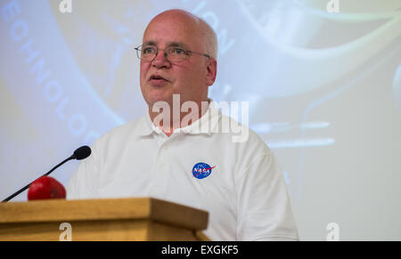 Dennis, Andrucyk administrateur associé adjoint pour la technologie de l'espace Direction de la Mission au siège de la NASA, prend la parole lors d'un dîner d'honneur à la fin de l'échantillon 2015 Défi Robot de retour, samedi, 13 juin 2015 au Worcester Polytechnic Institute (WPI) à Worcester, Mass. Seize équipes ont participé pour un montant de 1,5 millions de bourse de la NASA. Les équipes seront tenus de démontrer des robots autonomes capables de localiser et de prélever des échantillons d'une vaste et diversifié, de l'exploitation sans contrôle de l'homme. L'objectif de ce Centenaire de la NASA-WPI défi consiste à encourager les innovations en auto Banque D'Images