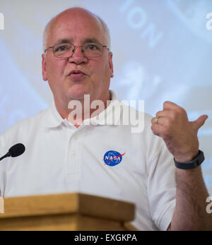 Dennis, Andrucyk administrateur associé adjoint pour la technologie de l'espace Direction de la Mission au siège de la NASA, prend la parole lors d'un dîner d'honneur à la fin de l'échantillon 2015 Défi Robot de retour, samedi, 13 juin 2015 au Worcester Polytechnic Institute (WPI) à Worcester, Mass. Seize équipes ont participé pour un montant de 1,5 millions de bourse de la NASA. Les équipes seront tenus de démontrer des robots autonomes capables de localiser et de prélever des échantillons d'une vaste et diversifié, de l'exploitation sans contrôle de l'homme. L'objectif de ce Centenaire de la NASA-WPI défi consiste à encourager les innovations en auto Banque D'Images