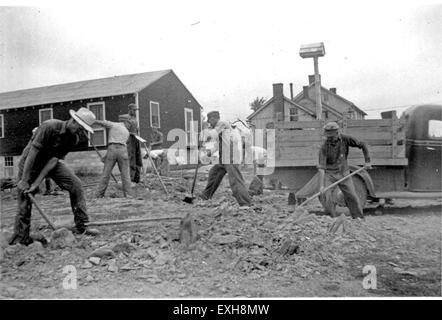 Cette image montre des membres de la fonction publique civile #24 à Hagerstown, Maryland, participant à un programme de service public pendant la seconde Guerre mondiale, axé sur le travail des non-combattants. Banque D'Images