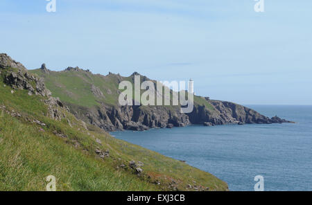 Falaises déchiquetées et de Start Point phare sur le chemin côtier du sud-ouest, près de Salcombe, sur la côte sud du Devon, England, UK Banque D'Images