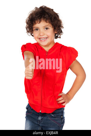 Adorable petit caucasien enfant avec des cheveux bouclés portant un haut à capuchon rouge et bleu jeans. La fille est montrant un coup de t Banque D'Images