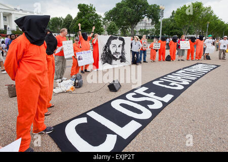 Des militants des droits de l'homme pour protester contre la fermeture de la prison de Guantanamo Bay en face de la Maison Blanche - Washington, DC USA Banque D'Images