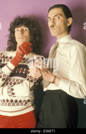 SPARKS American pop duo en 1974 avec Ron Mael à droite et frère Russell. Photo : Tony Gale Banque D'Images