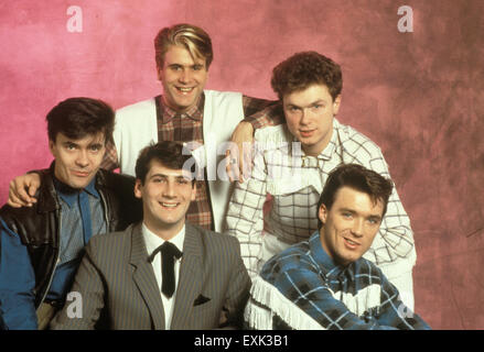 SPANDAU BALLET Articles promotionnels photo de groupe pop britannique de 1982. De gauche à droite : John Keeble, Tony Hadley, Steve Norman, Gary Kemp, Martin Kemp Banque D'Images