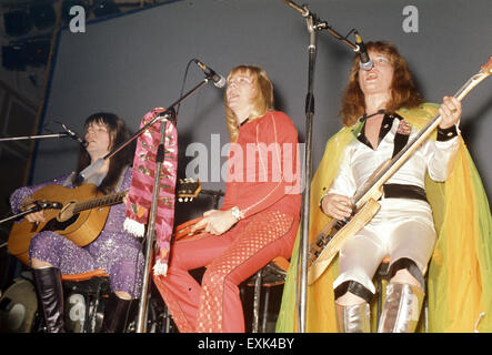 Le groupe de glam rock britannique doux vers 1974. De gauche à droite : Steve prêtre, Brian Connolly, Andy Scott Banque D'Images