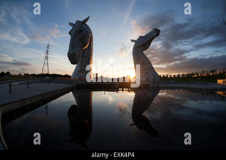 Les Kelpies sculpture au coucher du soleil, Falkirk, Stirling Banque D'Images