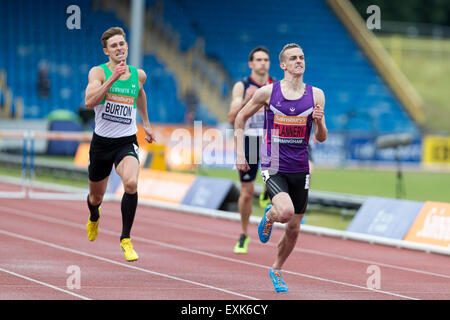 Tom BURTON & Niall FLANNERY men's 400m haies 2014 Finale Championnats britanniques Sainsbury's Alexander Stadium Birmingham UK Banque D'Images