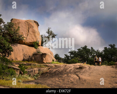 Enchanted Rock State Natural Area, dôme de granit rose, essentiellement sous terre, dans la "montagne" et le coeur de la Lone Star. Banque D'Images