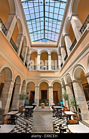 À l'intérieur de l'impressionnant hôtel de ville d'Ermoupolis dans place Miaoulis, l'île de Syros, Cyclades, Mer Égée, Grèce. Banque D'Images