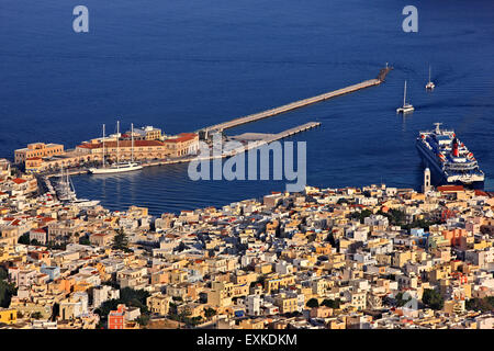 Vue panoramique sur le port d'Ermoupolis Syros Island, Cyclades, Mer Égée, Grèce. Banque D'Images