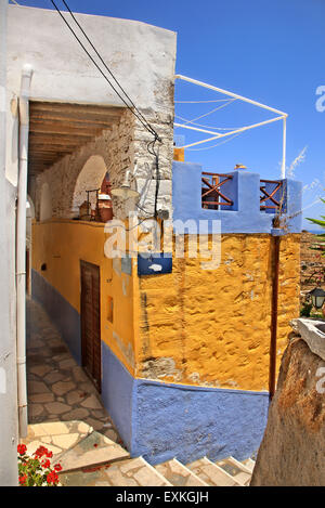 Dans les ruelles pittoresques d'Ano Syra ('Ano Syros'), la vieille ville médiévale de l'île de Syros, Cyclades, Mer Égée, Grèce. Banque D'Images