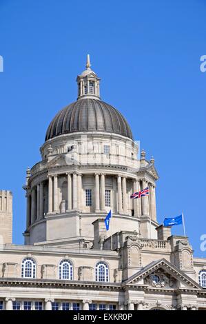 Port of Liverpool Building anciennement connu sous le nom de Mersey Docks and Harbour Board Bureau à Pier Head, Liverpool, Angleterre, Royaume-Uni. Banque D'Images