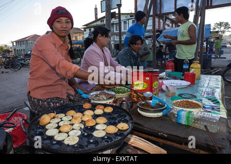 Food dans la rue, Kalaw, Shan State, Myanmar Banque D'Images