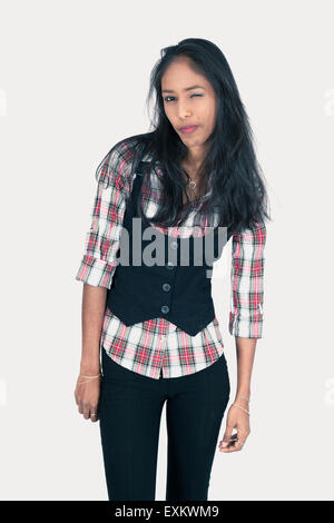 Belle femme faisant des expressions différentes dans différents ensembles de vêtements : le clignotement Banque D'Images