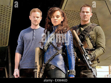 La libération de la rue du Temple 2015 KILLJOYS Limited séries télé avec de gauche à droite : Aaron Ashmore, Hannah John-Kamen, Luke Macfarlane Banque D'Images