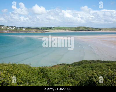 Vue sur la rivière Camel estuary montrant le banc de Bar Doom à marée basse, Padstow Cornwall UK Banque D'Images