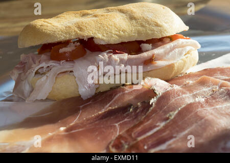 Sandwich avec jambon de San Daniele et steak de jambon italien Banque D'Images